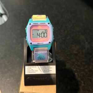 Freestyle Shark Clip